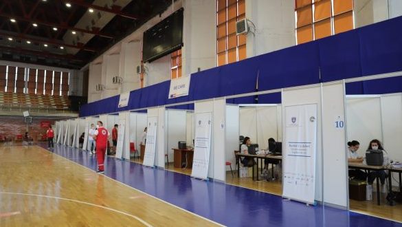 Kosova e gatshme te filloje me dozen e trete te vaksines